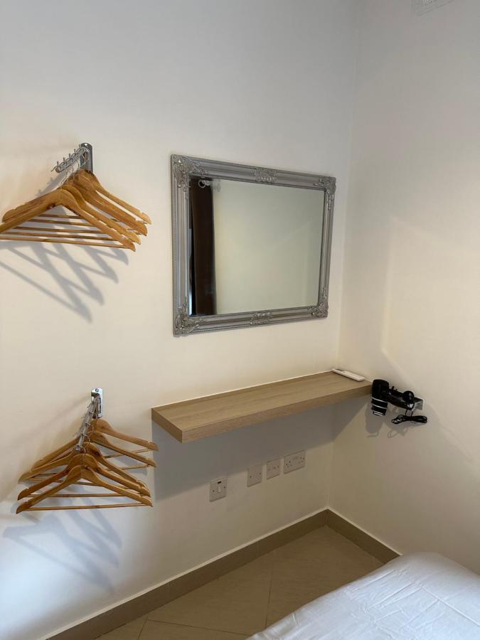 Ewa - 3-bedrooms Near Sliema - St Julians Seafront Apartment Gzira