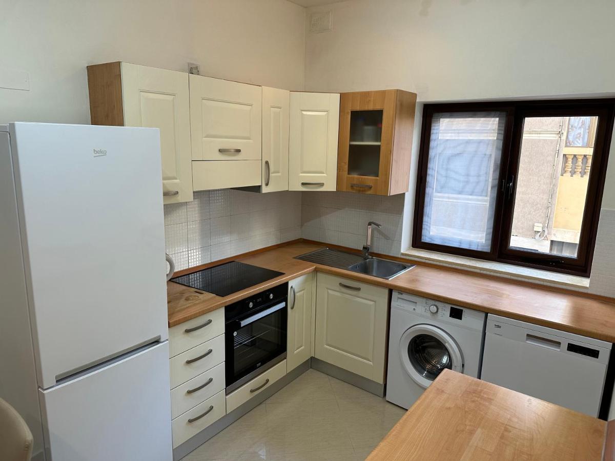 Ewa - 3-bedrooms Near Sliema - St Julians Seafront Apartment Gzira