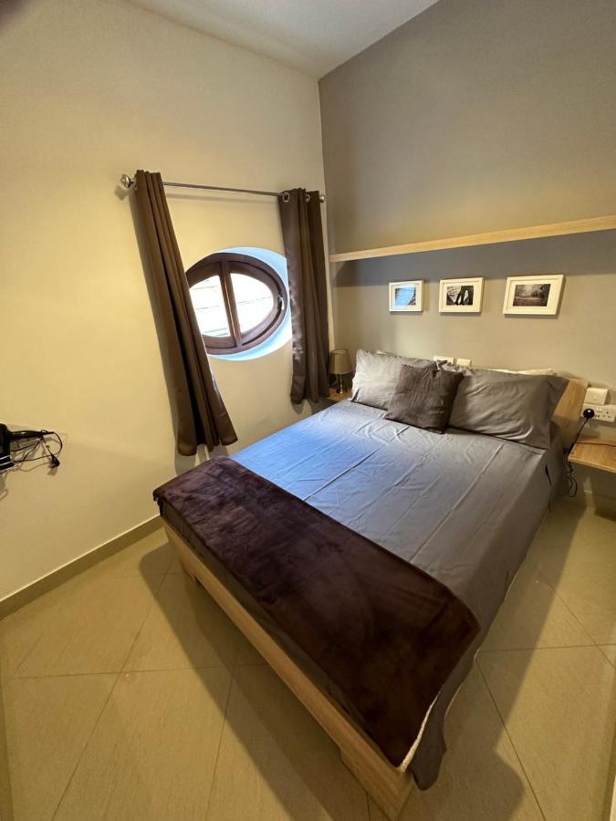 Ewa - 3-bedrooms Near Sliema - St Julians Seafront Apartment Gzira