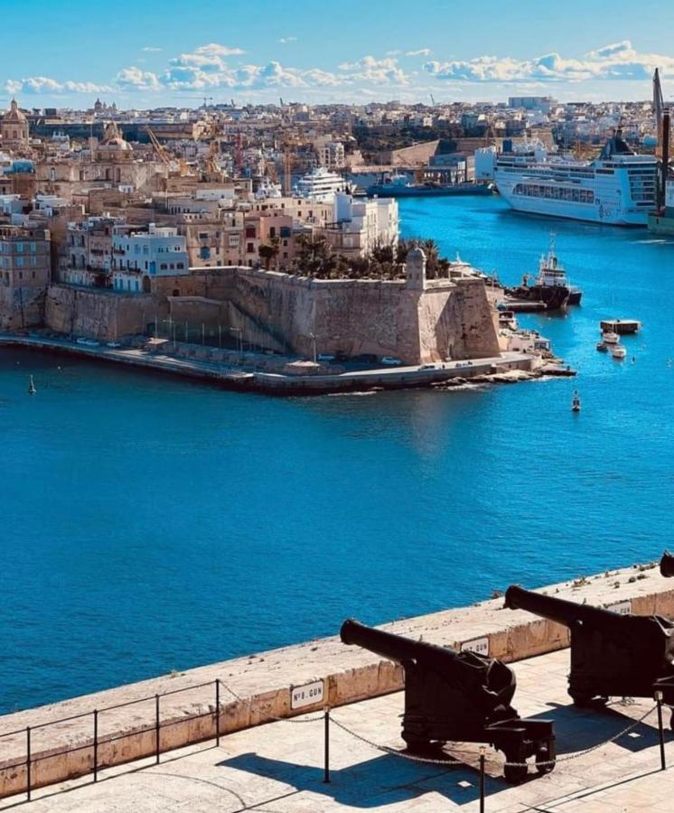 Ewa - 3-bedrooms Near Sliema - St Julians Seafront