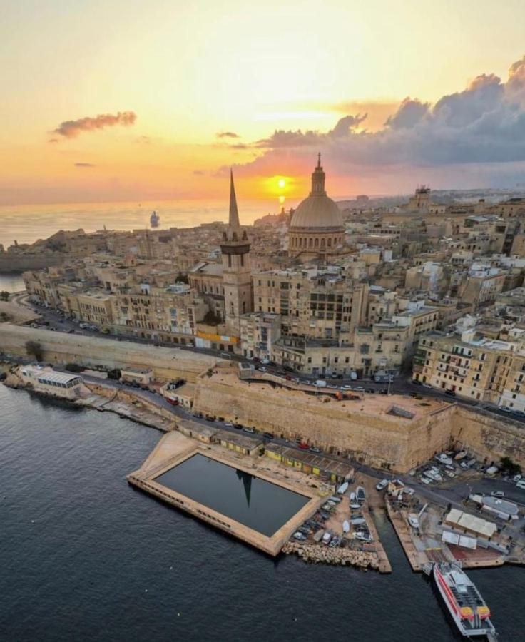 Ewa - 3-bedrooms Near Sliema - St Julians Seafront