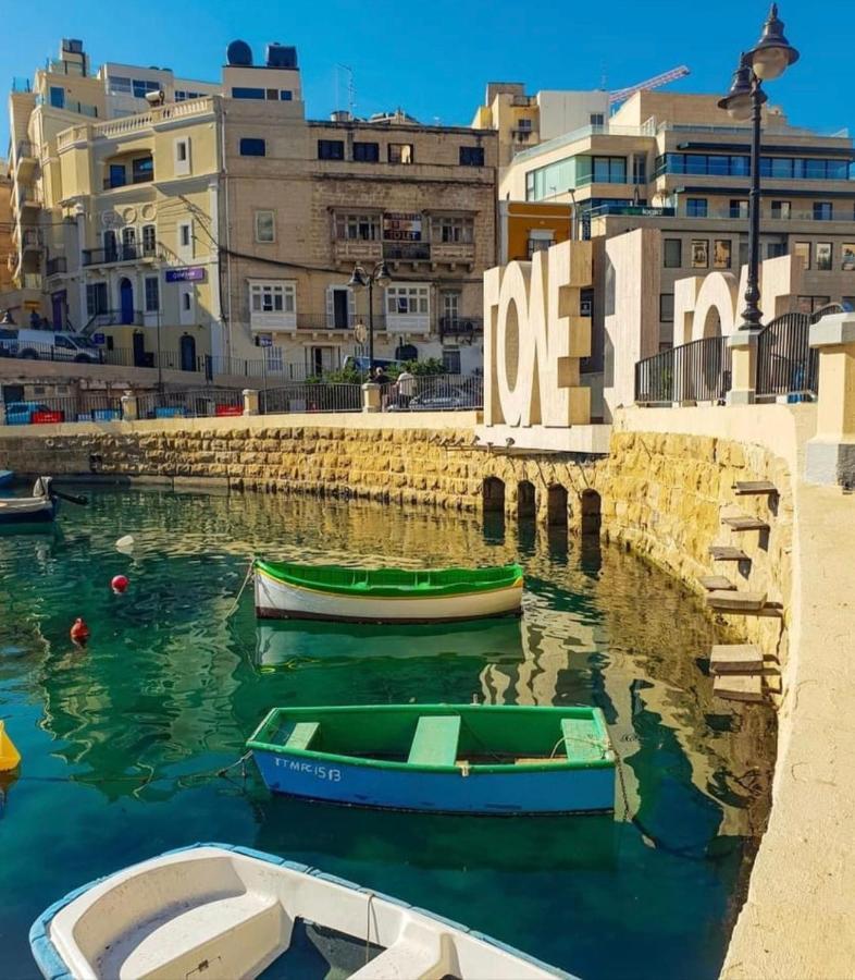 Ewa - 3-bedrooms Near Sliema - St Julians Seafront Apartment Gzira