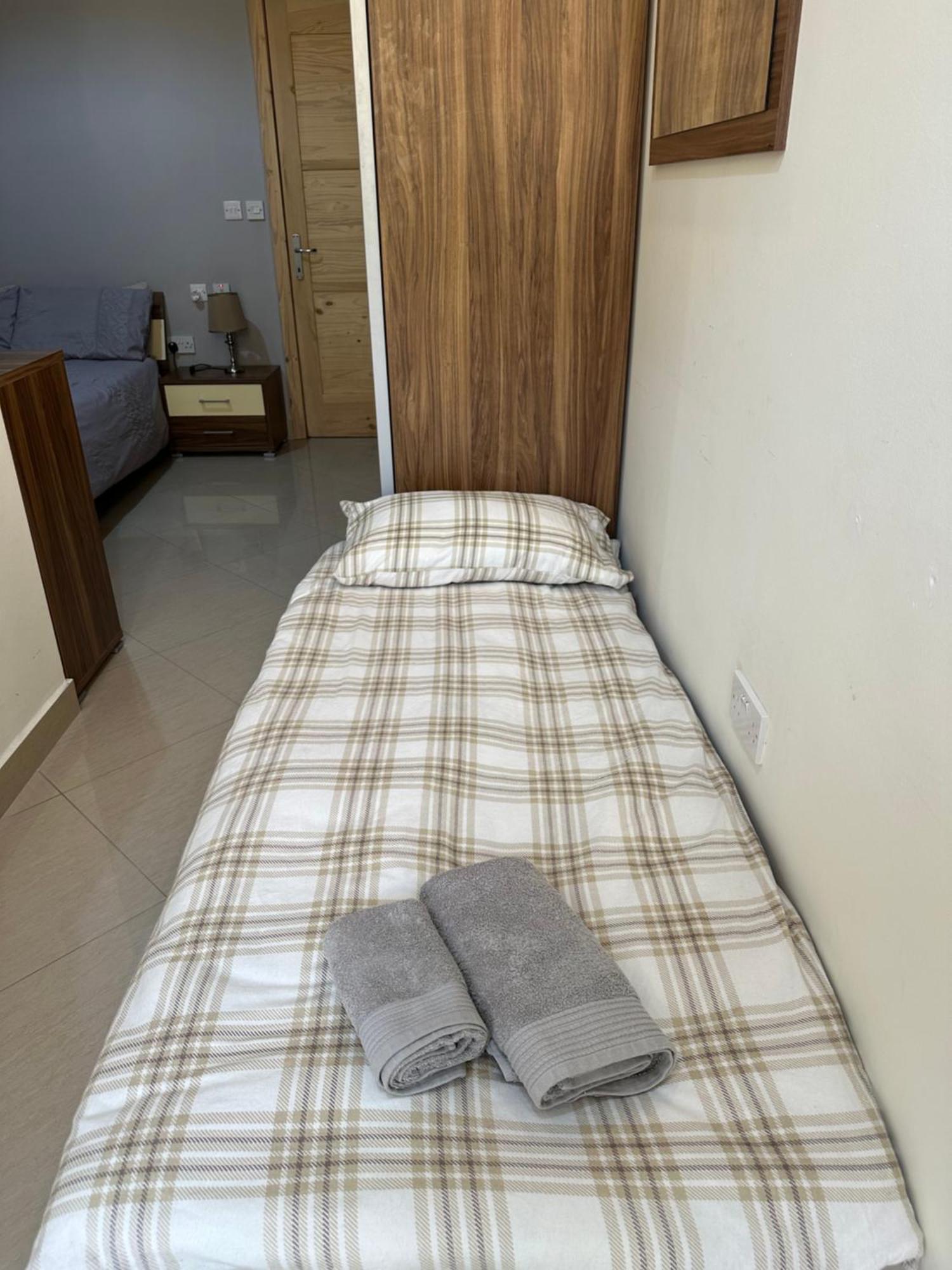 Apartment Ewa - 3-bedrooms Near Sliema - St Julians Seafront *
